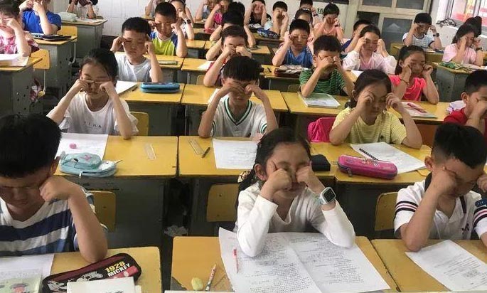 勤做眼保健操