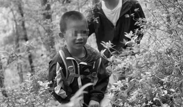 8岁自闭症男童参加户外活动时走失，找到时已遇难。如何看待这件事情？