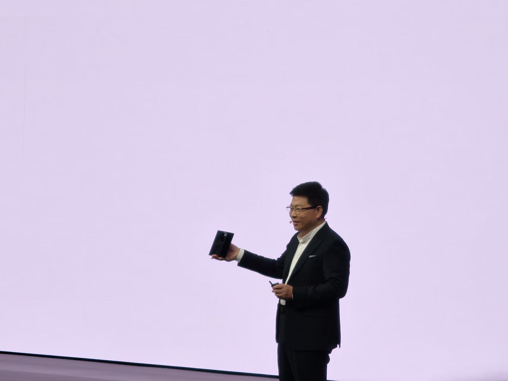 麒麟 9050 Pro 亮相，华为 Mate XT2 非凡大师发布
