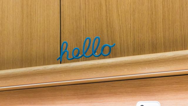 苹果门店藏微型“hello”,用iPhone长焦找彩蛋