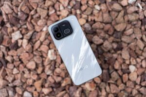 iQOO Neo 12 发布:185Hz 屏幕与主动散热风扇上阵