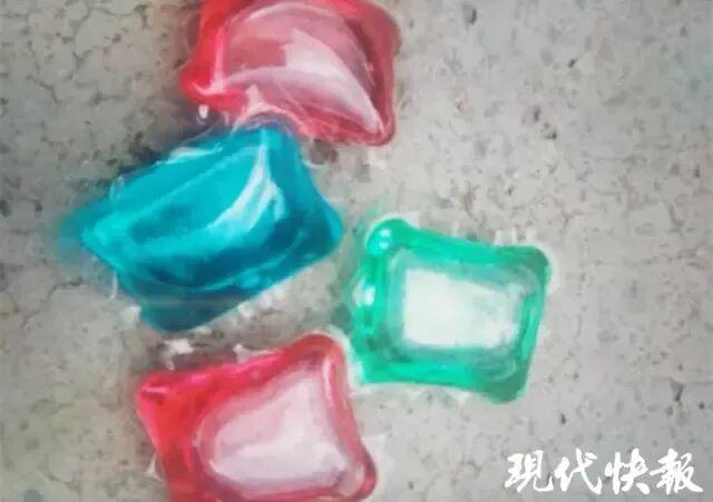 洗衣凝珠溅入眼睛致角膜缺损，医生提醒冲洗至少15分钟