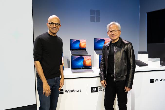 微软新Surface开放预订:2599美元起,AI性能对标MacBook Pro