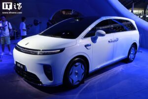 华为官网公布享界V8配置:四个版本可选,32.98万元起