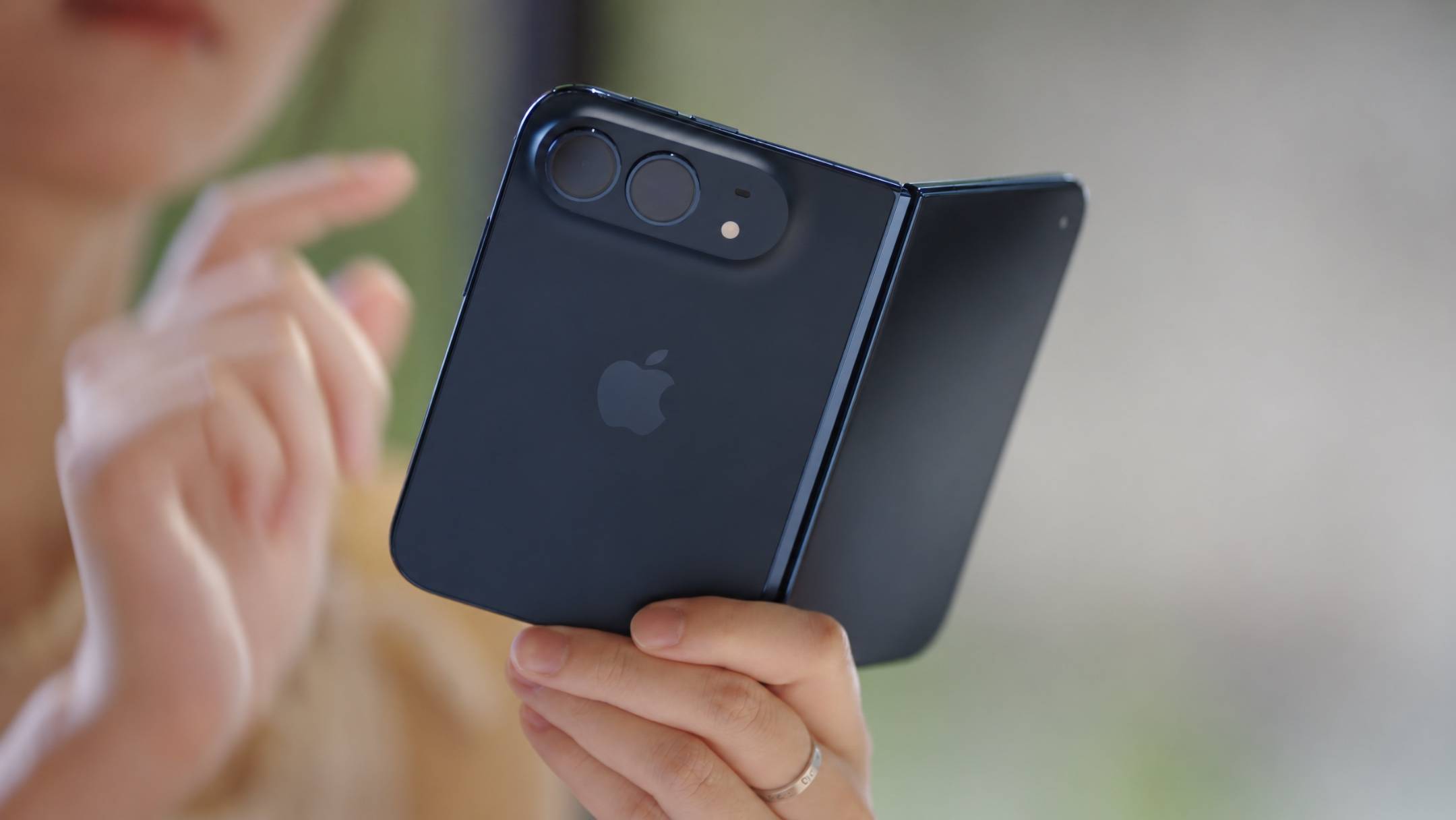 iPhone Duo 一周体验:软件重构是亮点,初代问题仍存