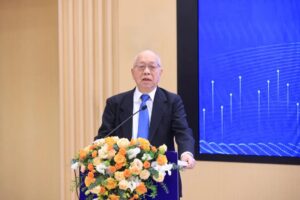 丘成桐谈AI与数学：应主动参与，也要正视验证问题