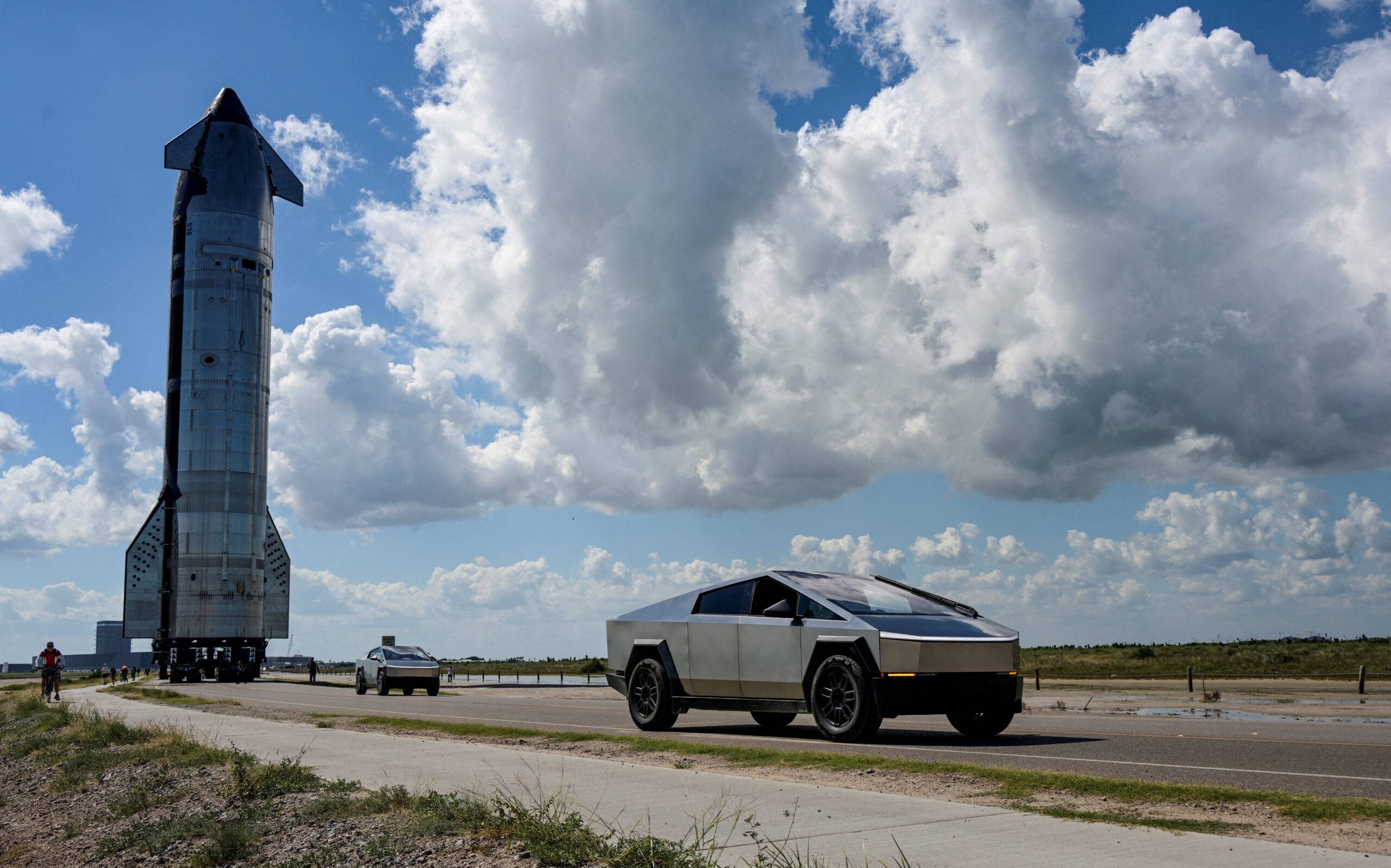 SpaceX与特斯拉讨论合并,腾讯混元团队扩至近2000人